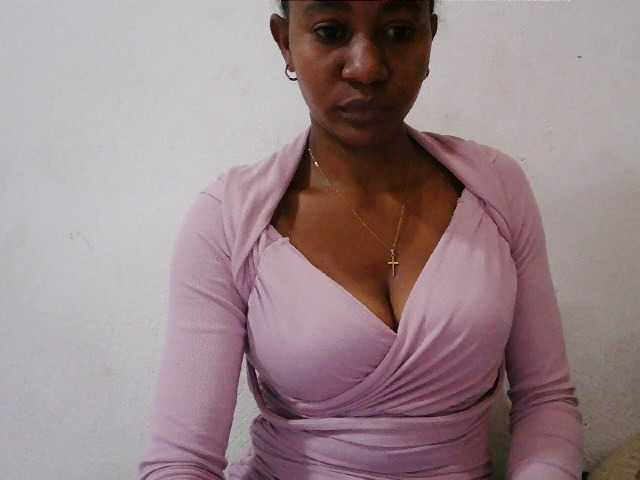Luanah live cam on BongaCams