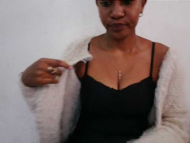 Luanah live cam on BongaCams