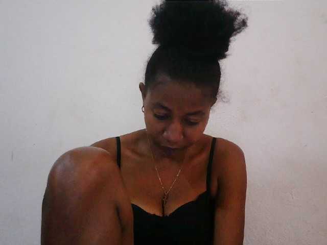 Luanah live cam on BongaCams