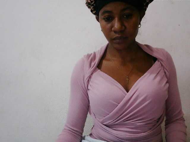 Luanah live cam on BongaCams
