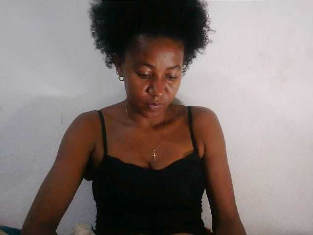 Luanah live cam on BongaCams