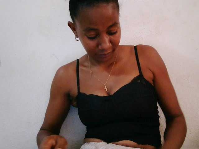 Luanah live cam on BongaCams