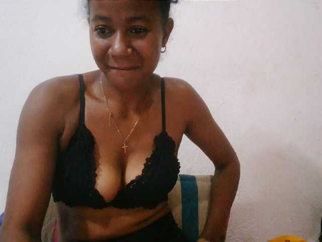 Luanah live cam on BongaCams