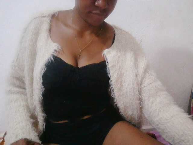 Luanah live cam on BongaCams