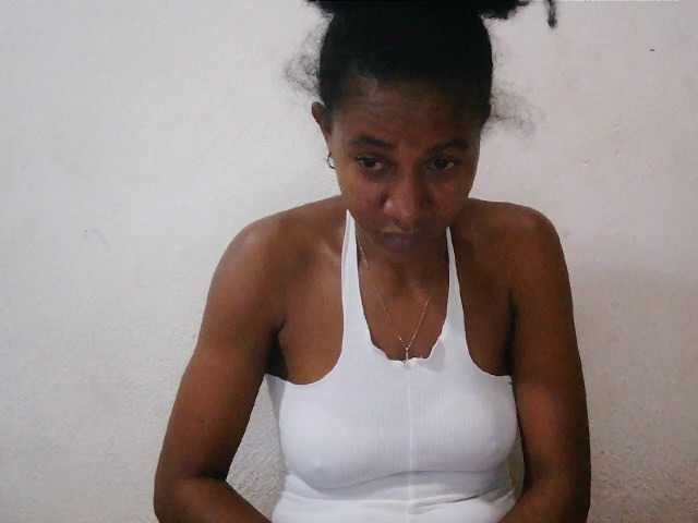 Luanah live cam on BongaCams