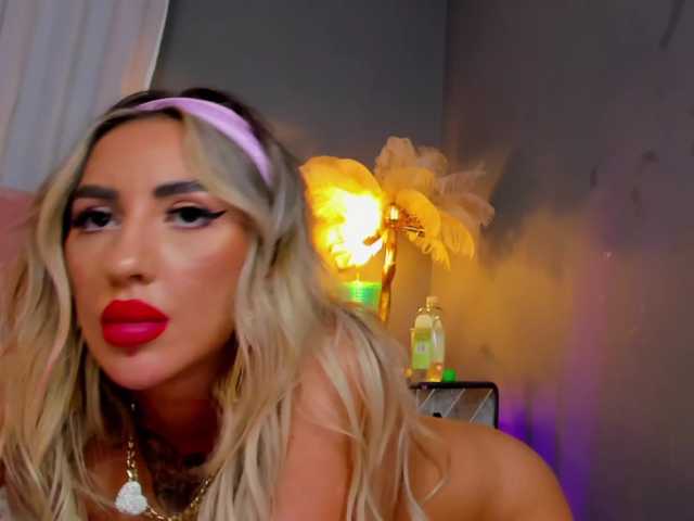 EllaMinx live cam preview