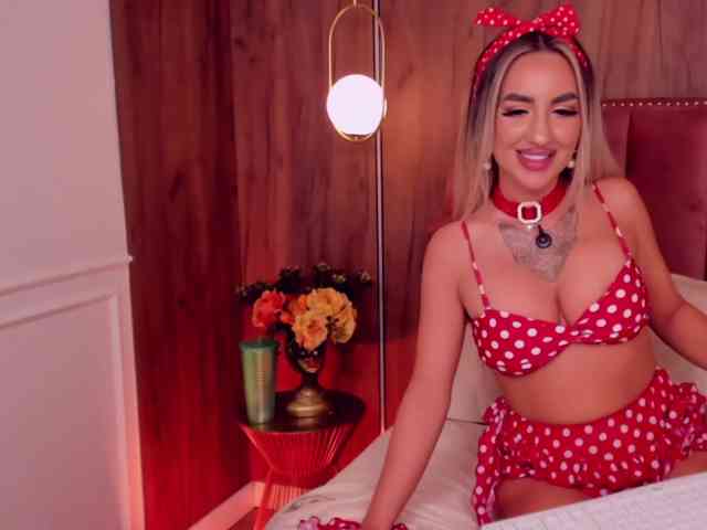 EllaMinx webcam