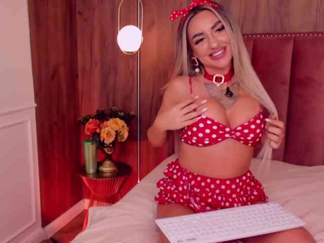 EllaMinx webcam