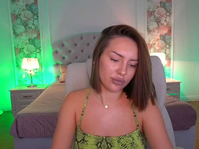 AlisaOnee live cam on BongaCams