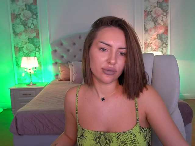 AlisaOnee live cam on BongaCams