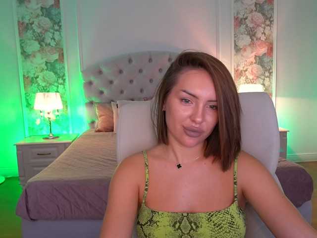 AlisaOnee live cam on BongaCams