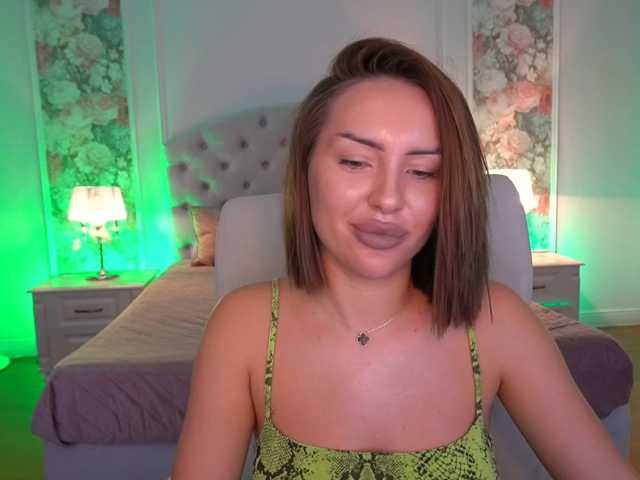 AlisaOnee live cam on BongaCams