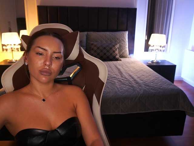 AlisaOnee live cam on BongaCams