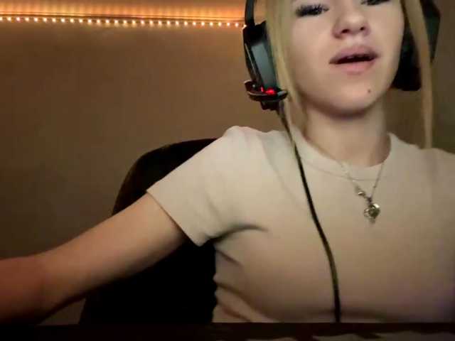 linaloawot live cam on BongaCams