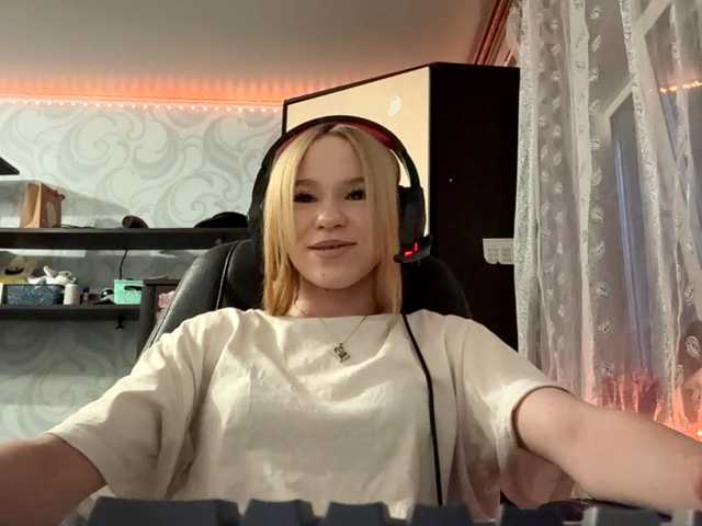 linaloawot, live now on BongaCams