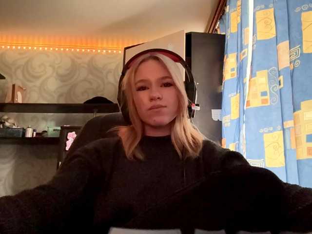 linaloawot, live now on BongaCams