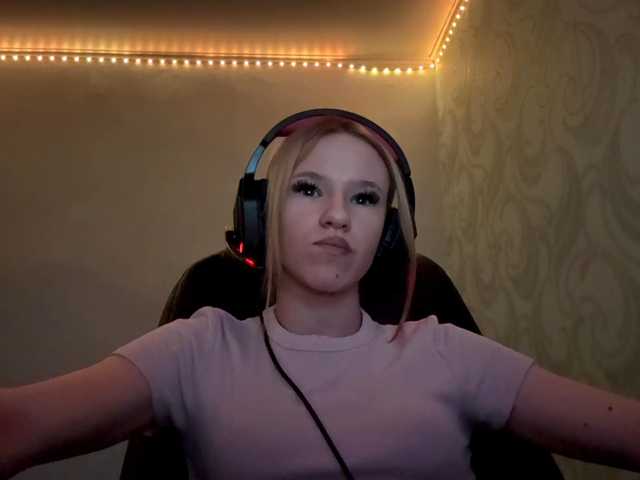 linaloawot live cam on BongaCams