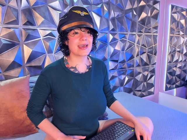 MelissaPiero, live now on BongaCams