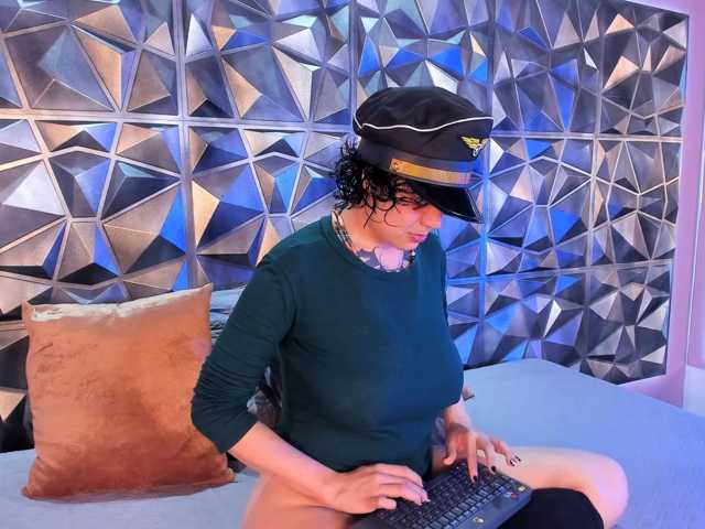 MelissaPiero, live now on BongaCams