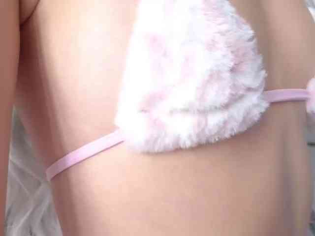 esmelia live female cam on bongacams