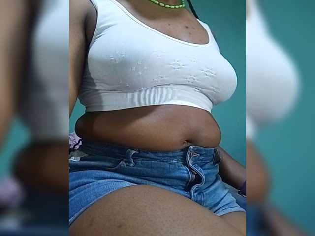 le modèle Milah2 est en webcam porno dans un show sur le site bongacams, il possède les tags suivants: Ebony,Brunette,Shaved