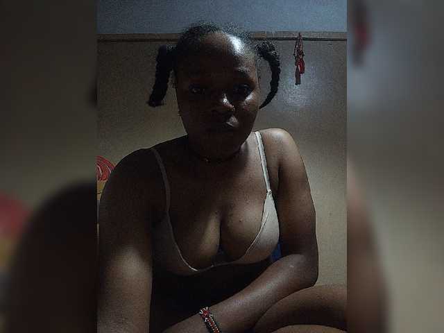 Milah2, live now on BongaCams