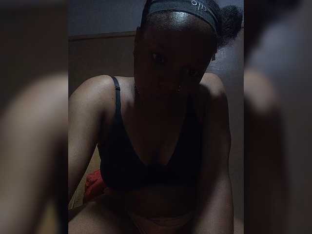 Milah2 live cam preview