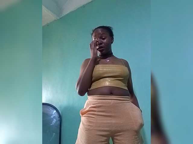 Milah2 live cam on BongaCams