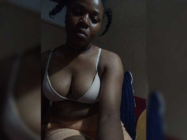 Milah2 live cam on BongaCams