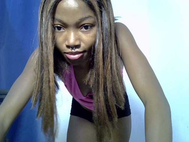 sexymila, en directo ahora en BongaCams