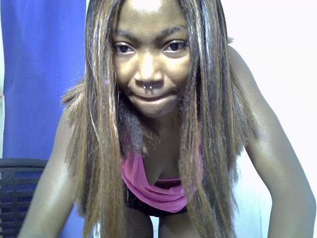 sexymila, en directo ahora en BongaCams