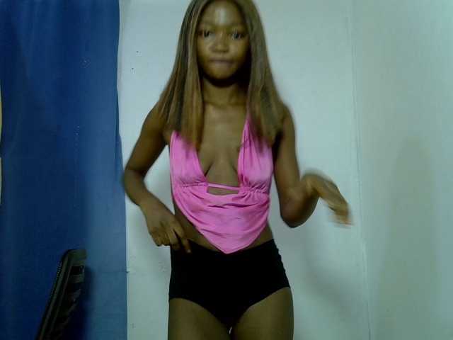 sexymila, en directo ahora en BongaCams
