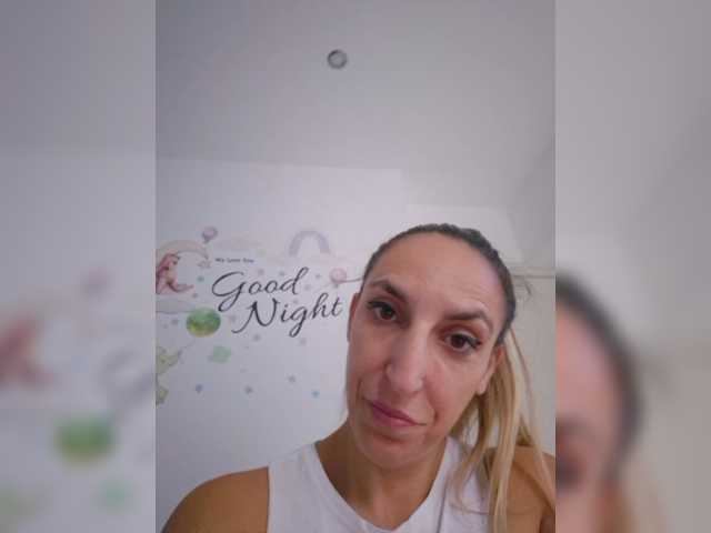 FitHellen live cam on BongaCams