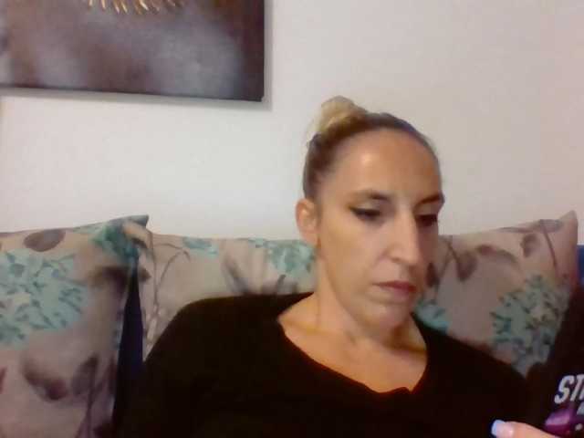 FitHellen live cam on BongaCams