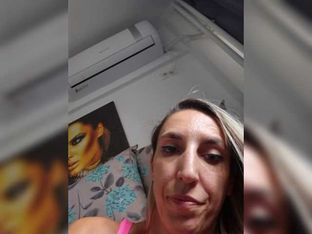 FitHellen live cam on BongaCams