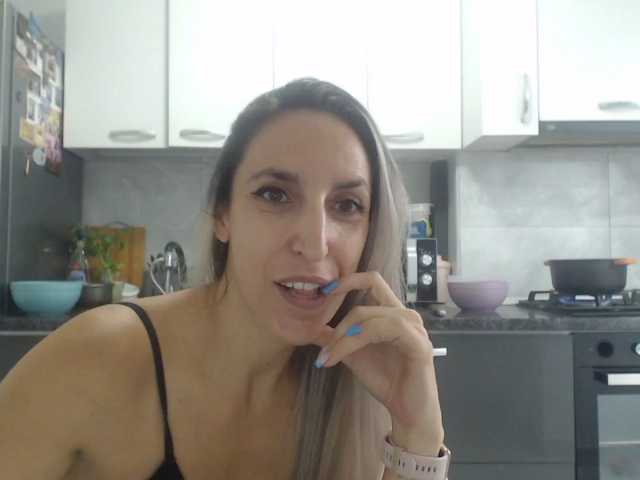 FitHellen live cam on BongaCams