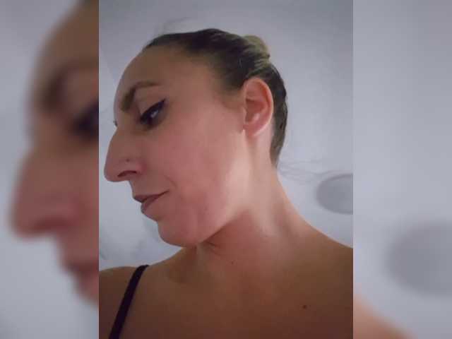 FitHellen live cam preview