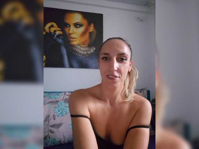 FitHellen live cam on BongaCams