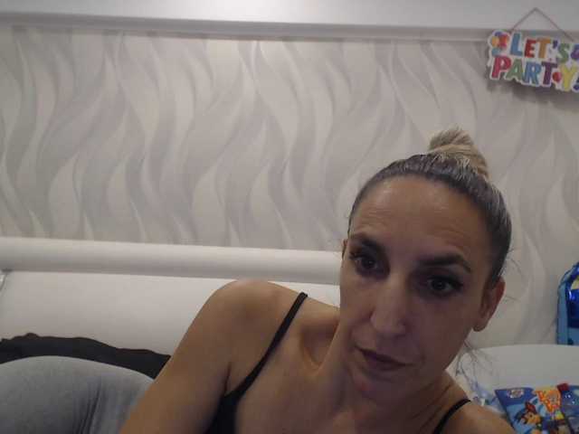 FitHellen live cam on BongaCams