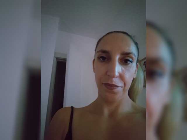 FitHellen live cam on BongaCams
