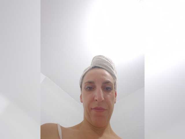 FitHellen live cam on BongaCams