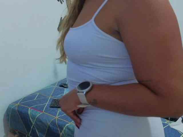 IsabellaAcosta webcam