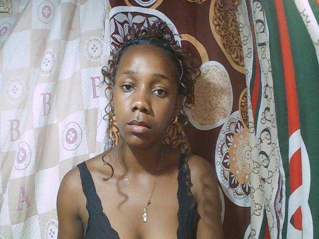 Monica-Sexy live cam on BongaCams