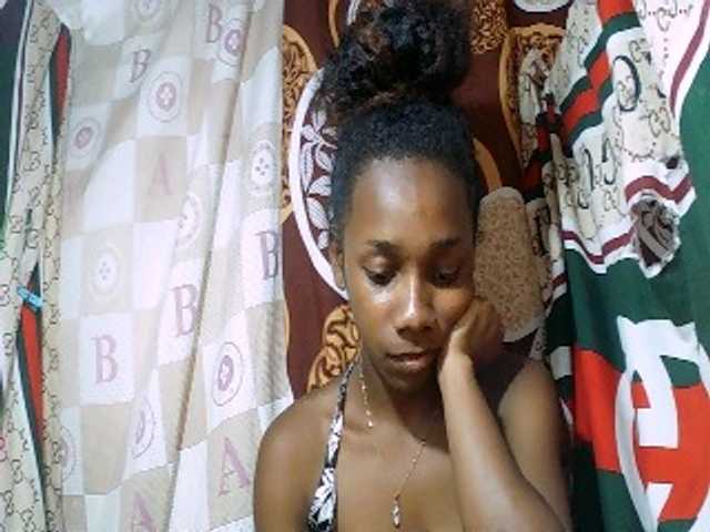 le modèle Monica-Sexy est en webcam porno dans un show sur le site bongacams, il possède les tags suivants: Ebony,Brunette,Shaved