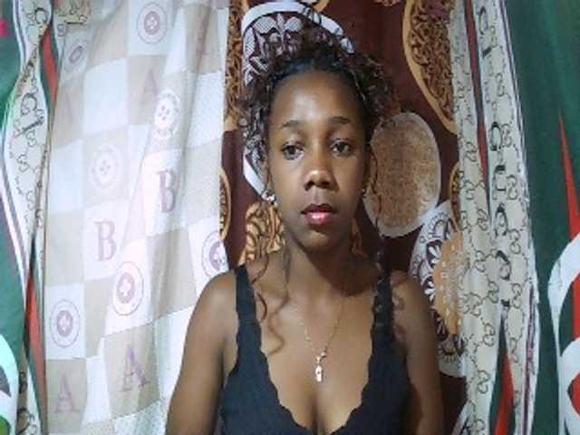 Monica-Sexy live cam on BongaCams
