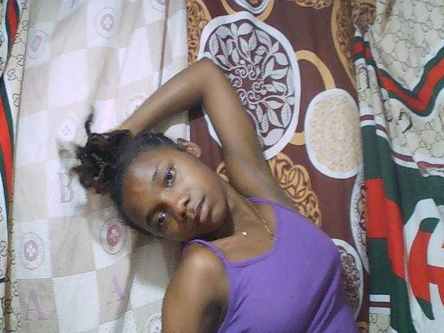 Monica-Sexy live cam on BongaCams
