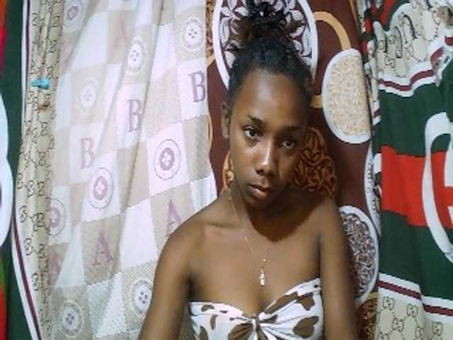 Monica-Sexy live cam on BongaCams