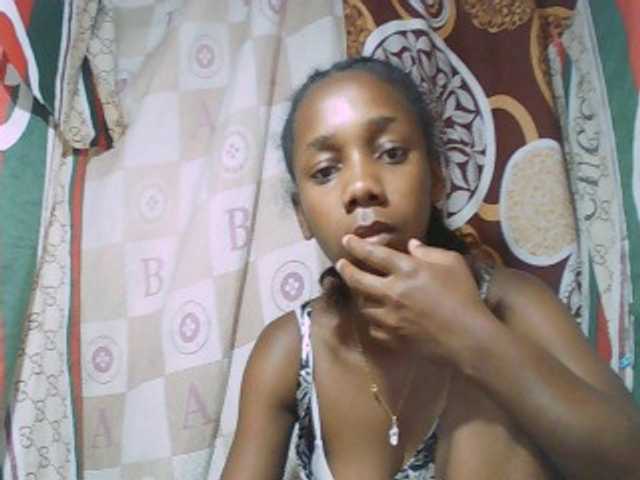 Monica-Sexy live cam on BongaCams