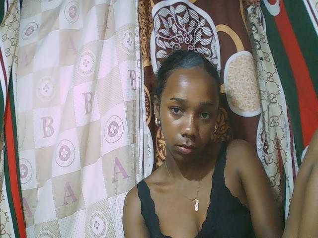 Monica-Sexy live cam on BongaCams