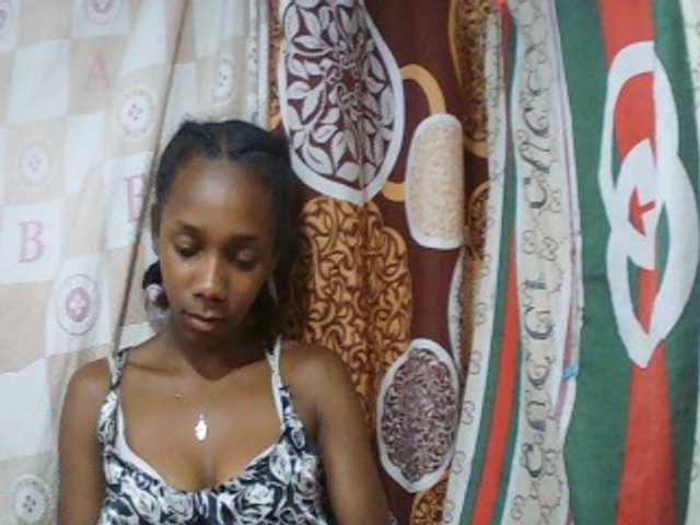 Monica-Sexy live cam on BongaCams